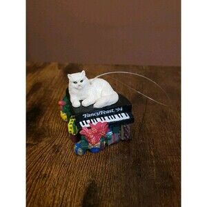 Fancy Feast 1994 Resin Christmas Ornament White Cat On Piano With Presents Kitty